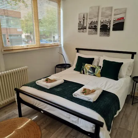 2 Bedrooms Flat In Great Location! Лондон Экстерьер фото